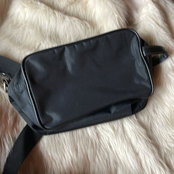 Like new black GAP duffel bag and travel toiletry travel bag - Picture 14 of 16